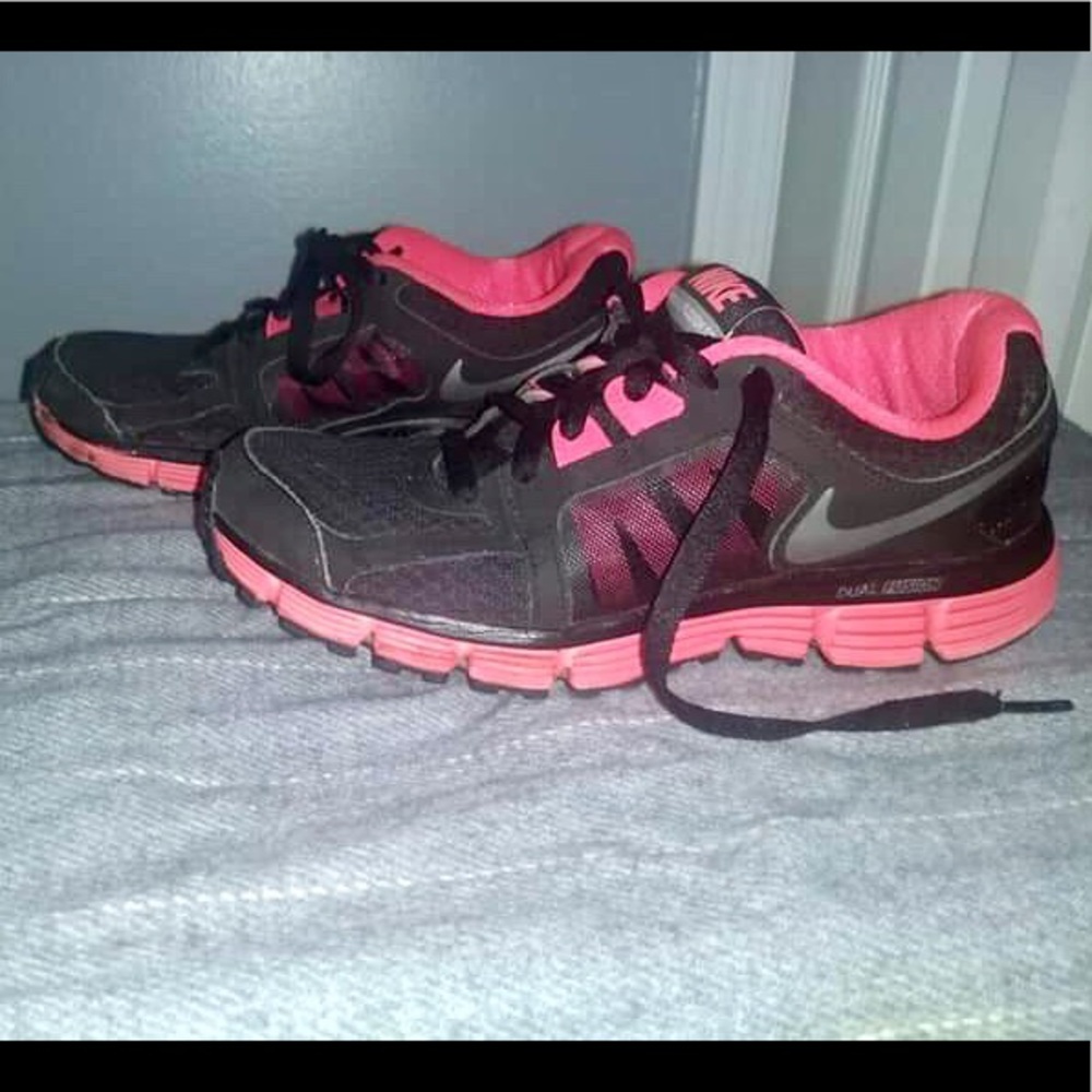 Nike Dual Fusion ST 2 running shoes
